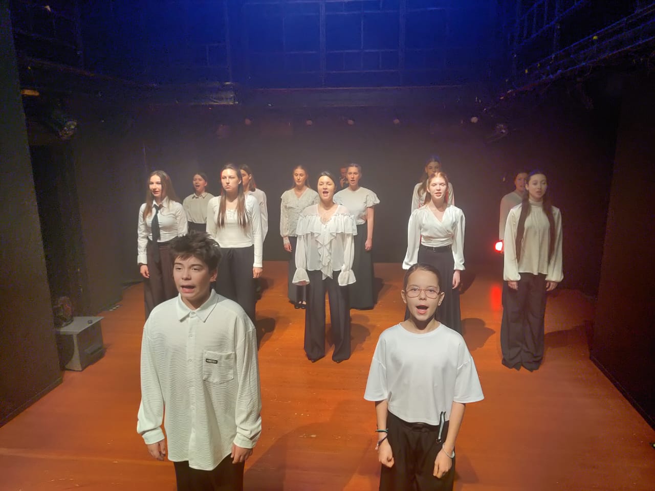 В театре прошел концерт "Люблю тебя Россия"