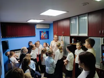 В театре проходят экскурсии для школьников